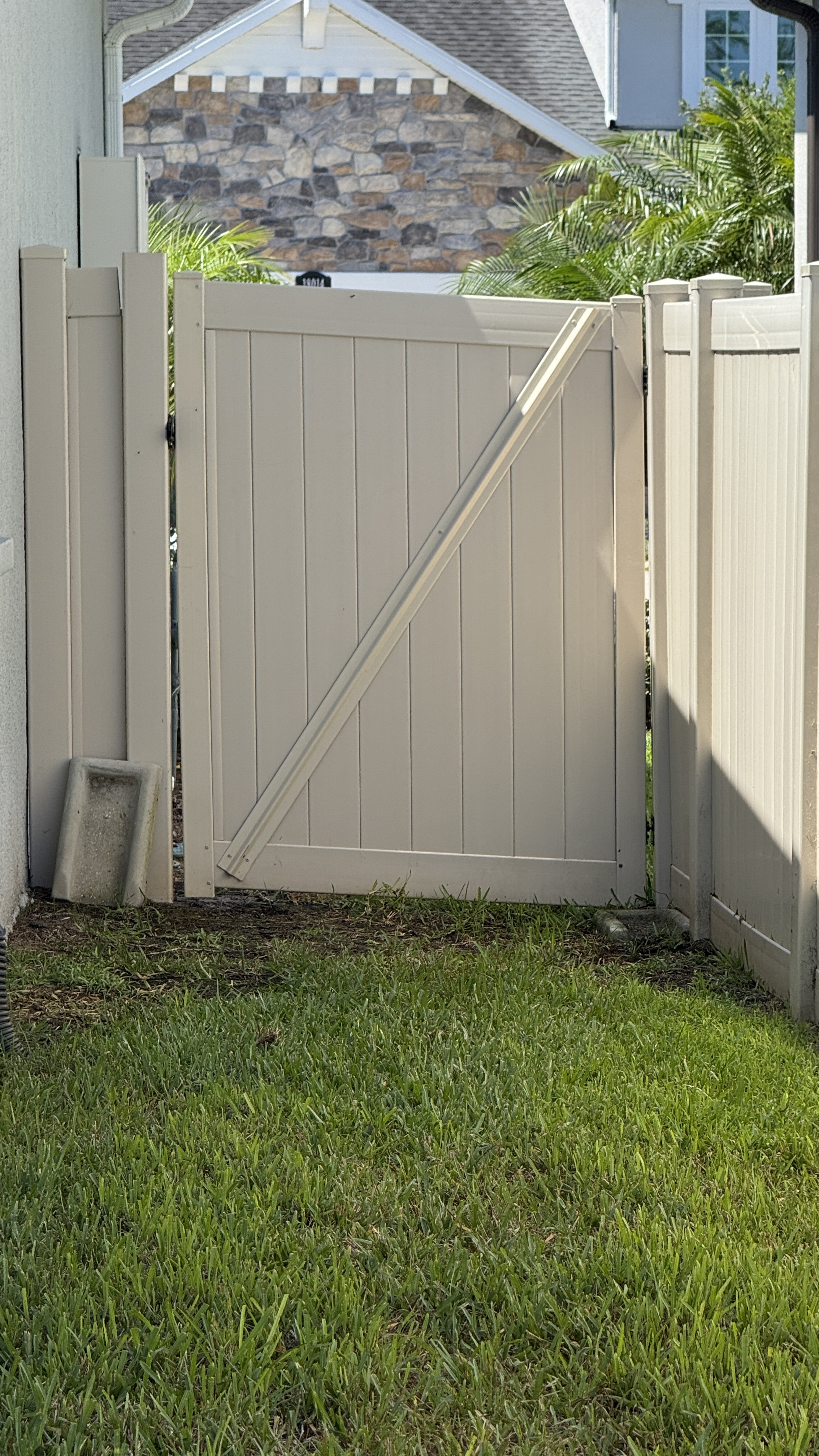 After fence washing in Tampa showing a cleaner vinyl fence gate and brighter finished surface