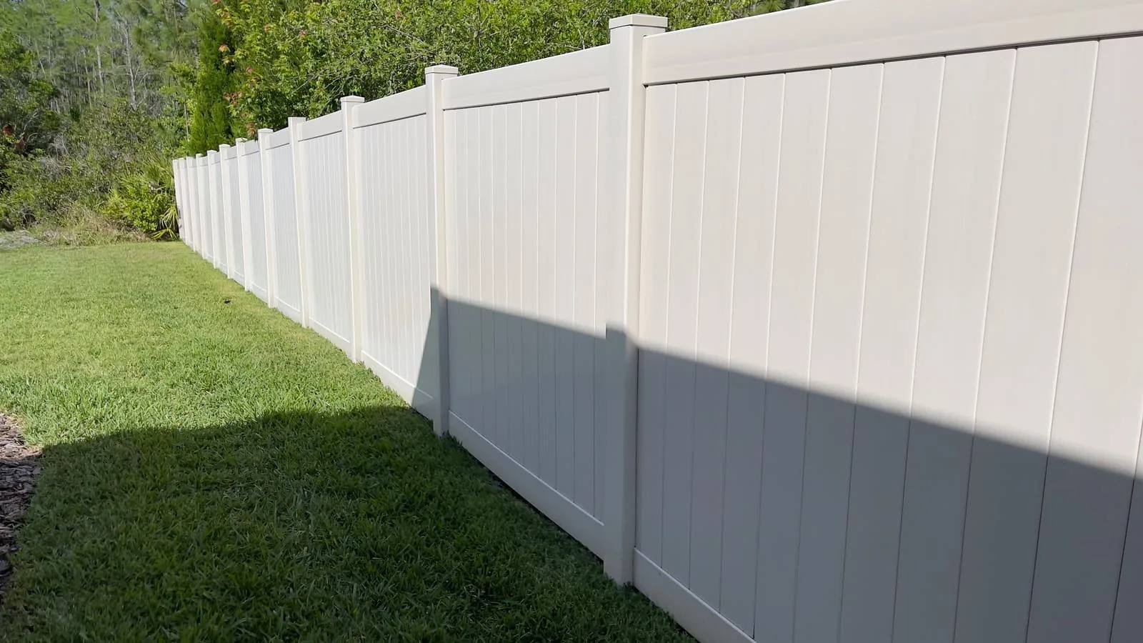 Fence cleaning result in Tampa on a residential fence surface